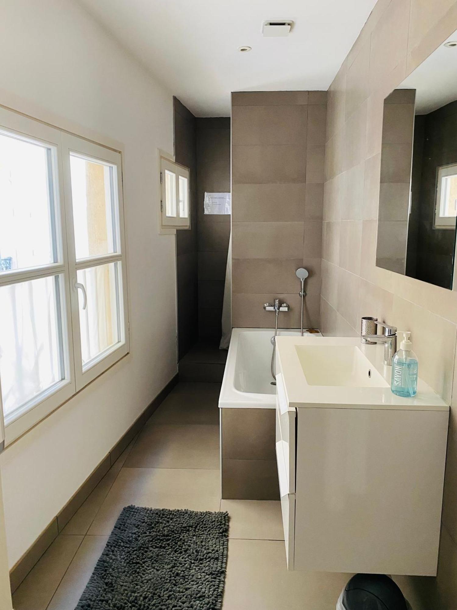 Magnifique T4 90 M2 Tres Bien Situe 2 Min Vieux Port Et Gare St Charles Marseilles